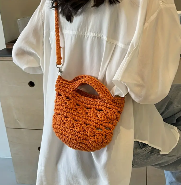 Trendige Geflochtene Schultertasche "Aya"